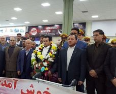 رکورددار وزنه‌برداری جهان وارد اصفهان شد