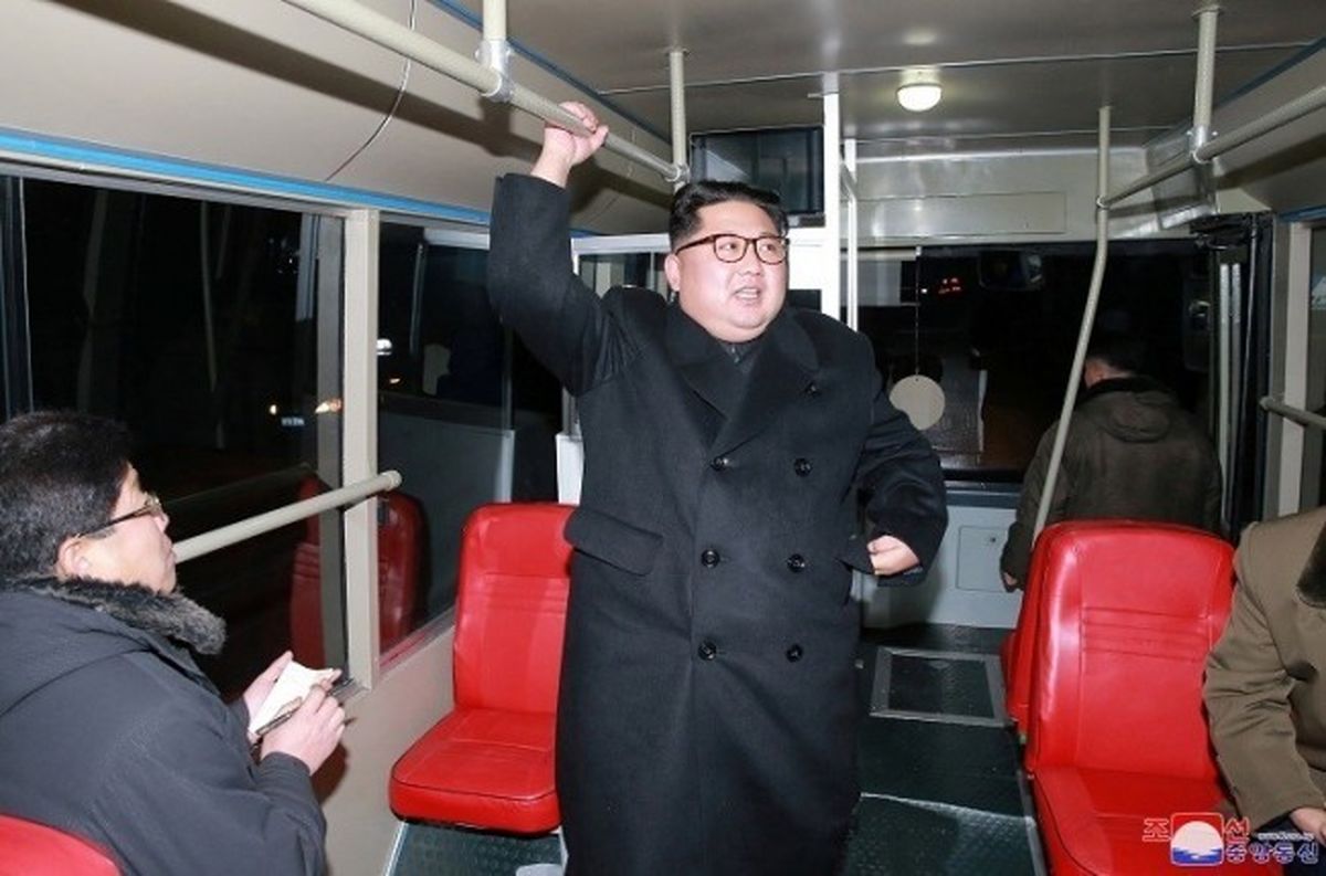 گردش شبانه رهبر کره شمالی با اتوبوس