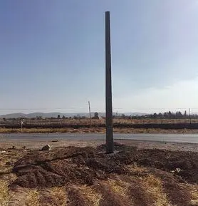 نصب تیر چراغ برق در آرامگاه کوروش!
