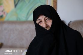دیدار شهردار اصفهان با مادر شهید خرازی