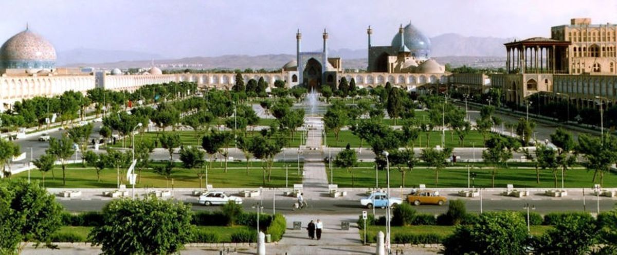 ورود گردشگران نوروزی به میدان امام(ره) از مرز 300 هزار نفر گذشت