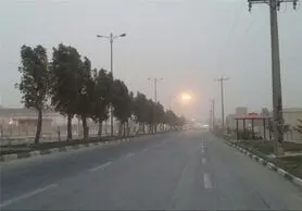 سقوط دیوار، داربست و درخت با وزش باد در اصفهان