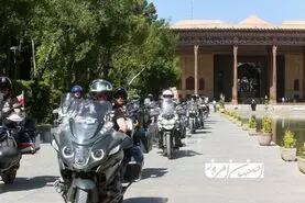 چهلستون، زیر چرخ موتورهای لهستانی