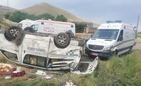 یک کشته و یک مصدوم در پی واژگونی آمبولانس خصوصی