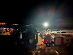 واژگونی اتوبوس شیراز در شهرضا/23 نفر مصدوم شدند