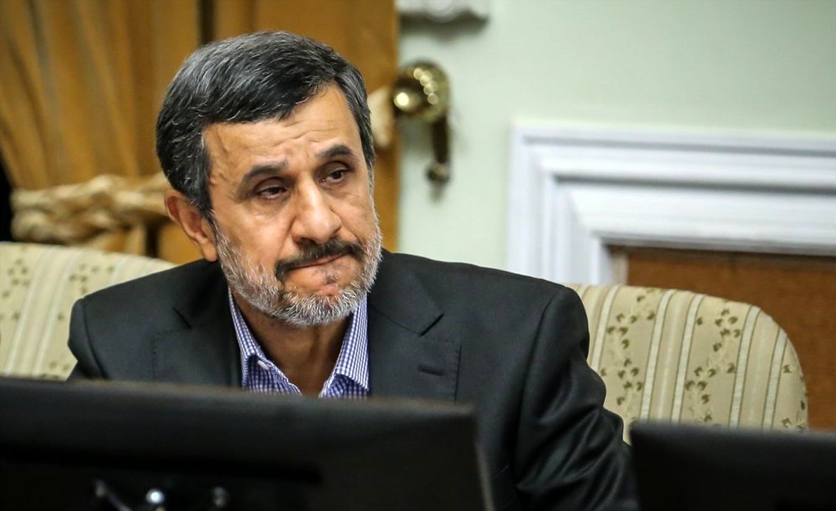 احمدی نژاد در منزل بماند و راز و نیاز کند
