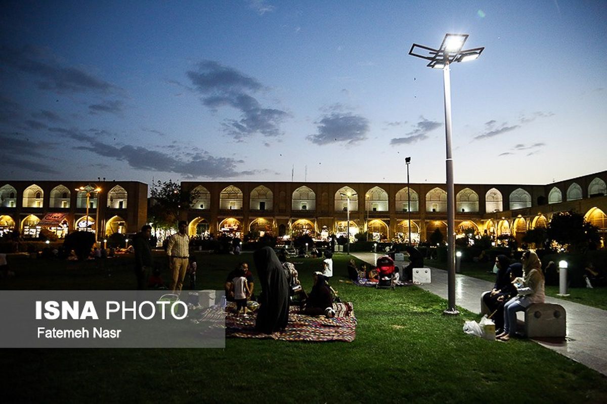 ضیافت ساده افطار در شهر اصفهان