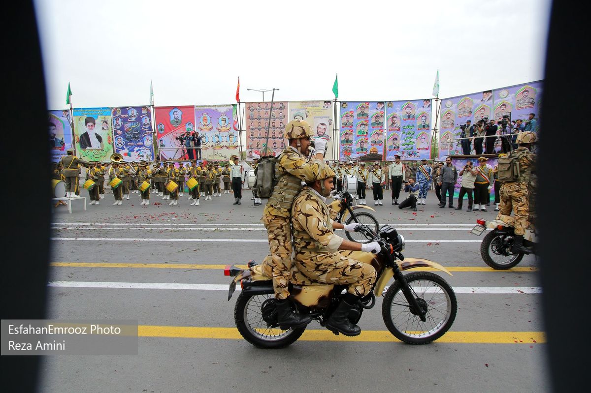 مراسم رژه نیروهای مسلح در اصفهان (۲)