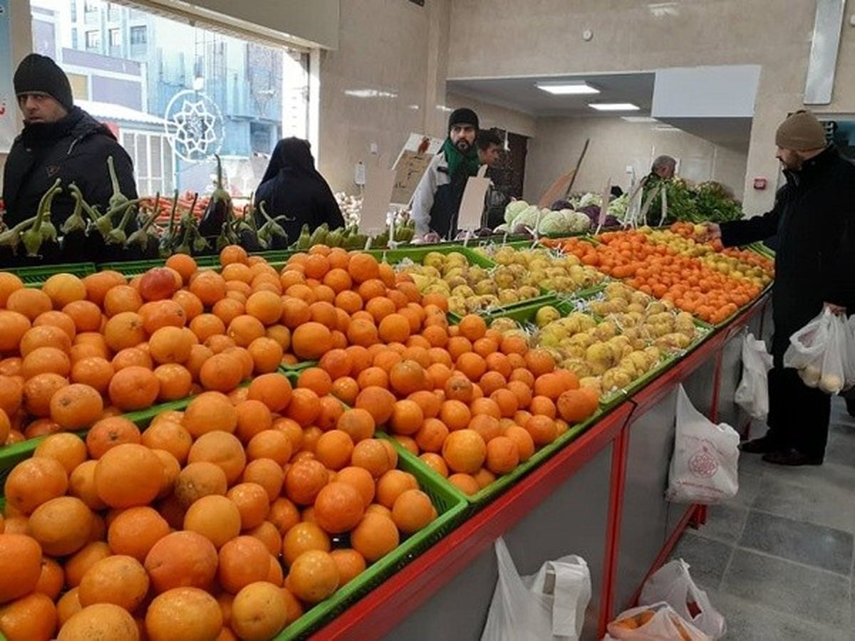 خطر فساد حجم زیادی پرتقال‌ و سیب در انبارها/ قیمت میوه‌های نوبرانه به زودی ریزش می‌کند