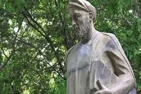 مجسمه شیخ بهایی به چهارباغ اصفهان بازگشت