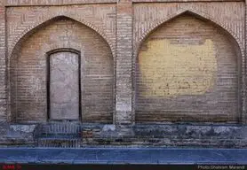 منظر سی و سه پل هر روز آشفته‌تر می‌شود