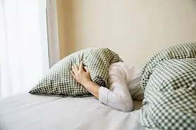 ۹ علت بی‌خوابی و چند راهکار ساده برای درمان آن