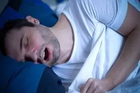 انسان‌ها بیشتر در چه سنی خروپف می‌کنند؟