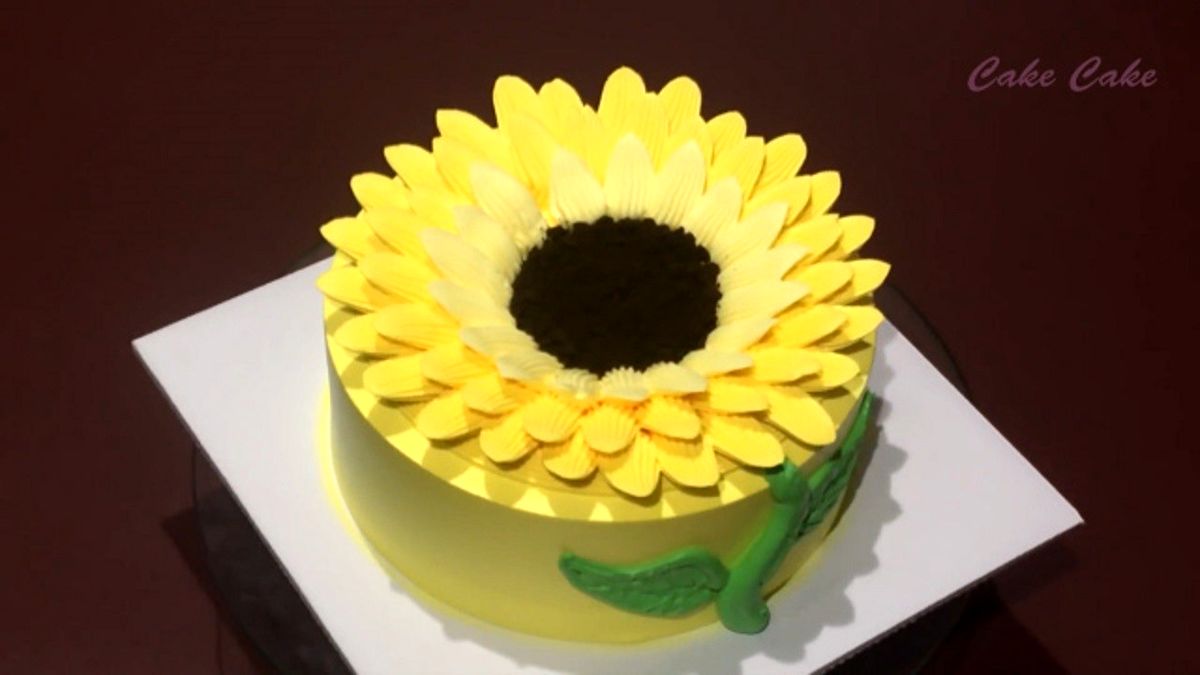 چگونه کیک آفتاب گردان درست کنیم؟ + فیلم
