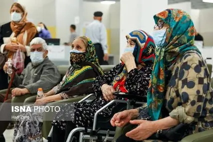 سالمندانی که علائم کرونا دارند واکسن کرونا تزریق نکنند