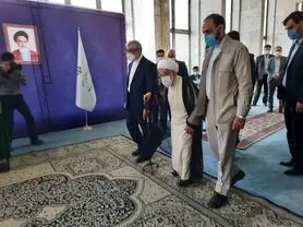 حضور آیت الله جنتی در پای صندوق رای