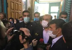 رستم قاسمی با حضور در حسینیه ارشاد رای خود را به صندوق انداخت