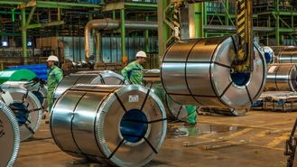 عبور از مرز تولید ماهانه ۲۱ هزار و ۵۵ تن ورق فولادی در شركت فولاد امیركبیر كاشان