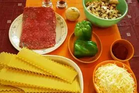 طرز تهیه لازانیا قارچ و گوشت خوشمزه با سس مخصوص
