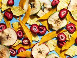 ۶ روش ساده خشک کردن میوه در خانه
