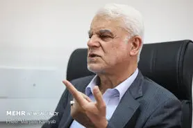 محمود بهمنی:                 بانکها حیاط خلوت دولت‌ها شده‌اند