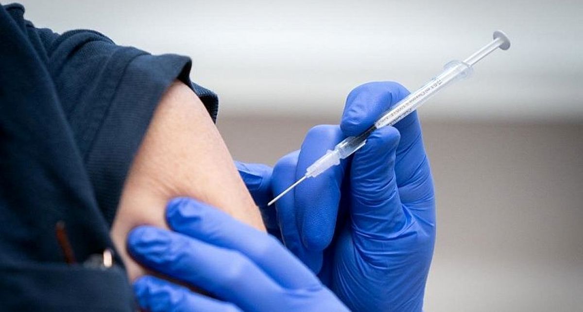 واکسن‌هراسی موجب افزایش تلفات کرونا می‌شود | ۴۰ درصد گروه‌های پرخطر هنوز واکسن نزده‌اند