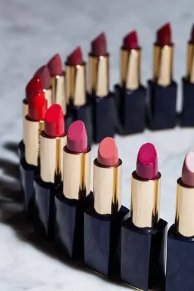 همه چیز درباره رژ لب؛ از انواع رژلب تا مواد تشکیل دهنده