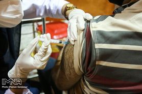 واکسیناسیون برای خانواده کارکنان بیمارستان‌های کووید بدون شرط سنی انجام می‌شود