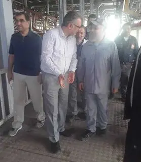 پوشش متفاوت حسن روحانی در بازدید از تله‌کابین توچال
