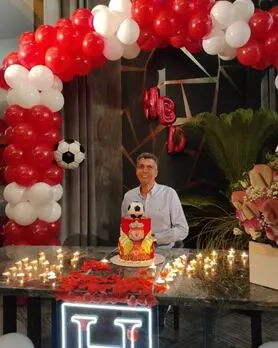 عادل در جشن 47 سالگی، 90 را فوت کرد! (عکس)