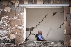طترک‌خوردگی برخی منازل پشتکوه فریدونشهر درپی زلزله/اعزام ۷ تیم عملیاتی به مناطق غربی استان