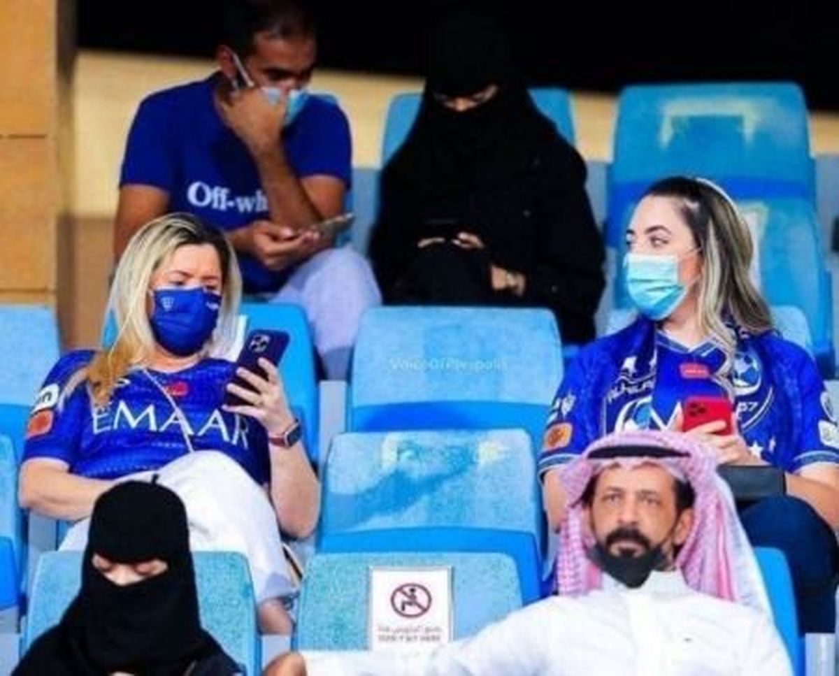 حضور تماشاگران زن در ورزشگاه الهلال/ عکس