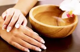 مانیکور روغن داغ چیست و چه فوایدی دارد ؟