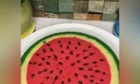طرز تهیه کیک هندوانه ای بدون فر مناسب شب یلدا