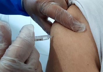 ۹۳ درصد جمعیت روستایی خور و بیابانک علیه کرونا واکسینه شدند