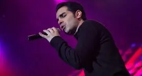 محسن یگانه در اصفهان می خواند