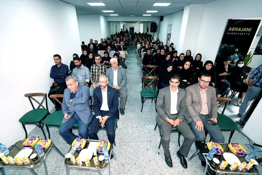 تجلیل از کارگران صنایع‌دستی آقاجانی به مناسبت روز جهانی کارگر