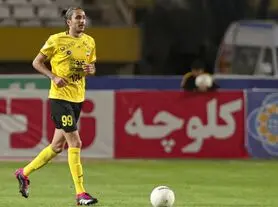 سیاوش از سایه بیرون می‌آید