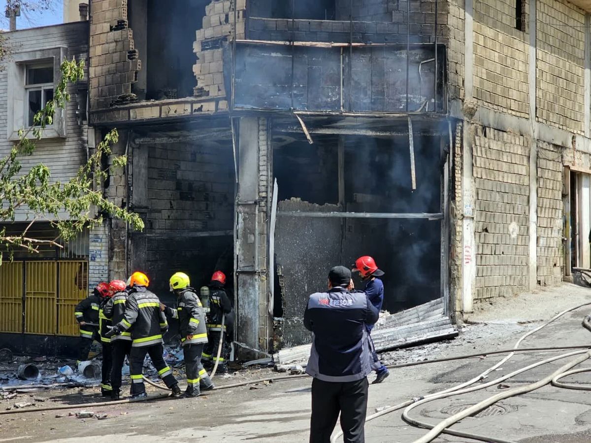 انفجار و حریق در مغازه تولید رنگ در اصفهان اطفا شد+عکس و فیلم