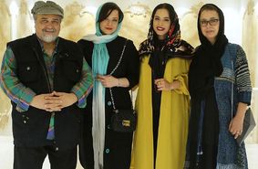 شریفی نیا در کنار دختران و همسر سابقش