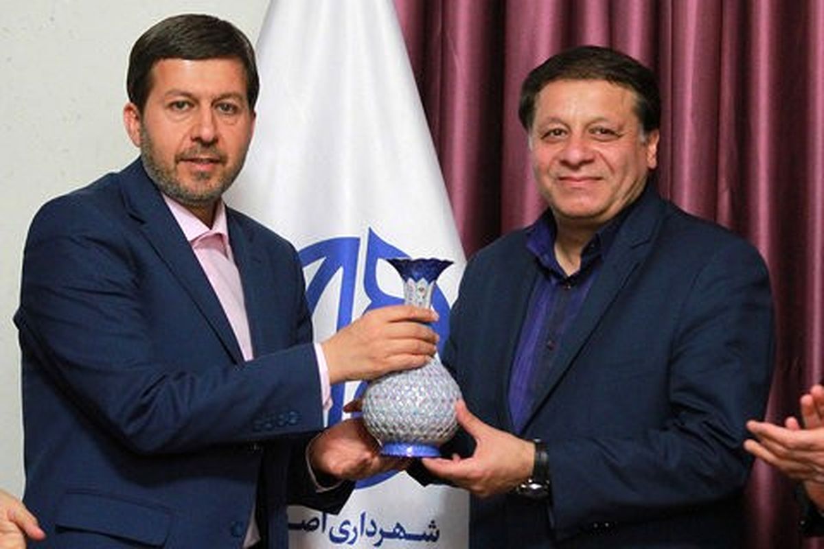 سالن ۲۵ آبان تنها کف‌پوش استاندارد ایران را دارد