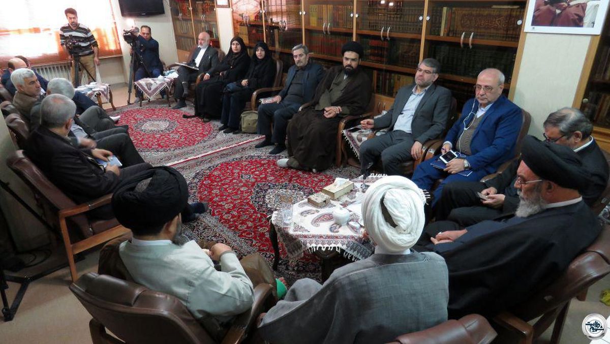 نمایندگان استان اصفهان به قول خود عمل کردند/ حضور در دفتر امام جمعه به جای مجلس