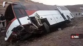 ۲فوتی و ۸مصدوم در پی واژگونی اتوبوس مسافربری 