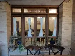 پشت پنجره ها چه خبر است؟