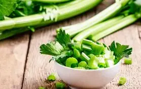 14 خواص جالب کرفس با مضرات، طبع، مصلح و کالری
