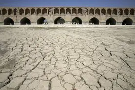 معرکه‌گیری وسط زاینده‌رود!