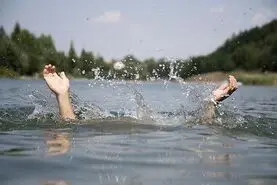 نجات معجزه آسای کودک ۱۰ساله از غرق‌شدگی