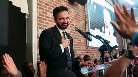 مسلمان ۳۳ ساله، قلب سرمایه‌داری را فتح کرد! زهران ممدانی چگونه با وعده «افزایش مالیات»، قدرت را از سرمایه‌داران ربود؟